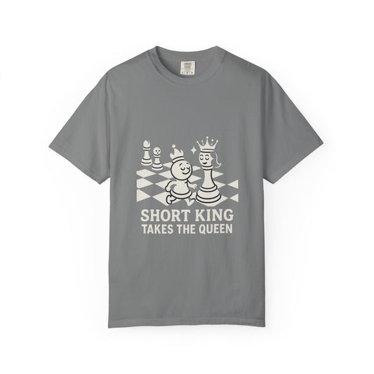 Short King Takes the Queen – Funny Chess Love T-Shirt